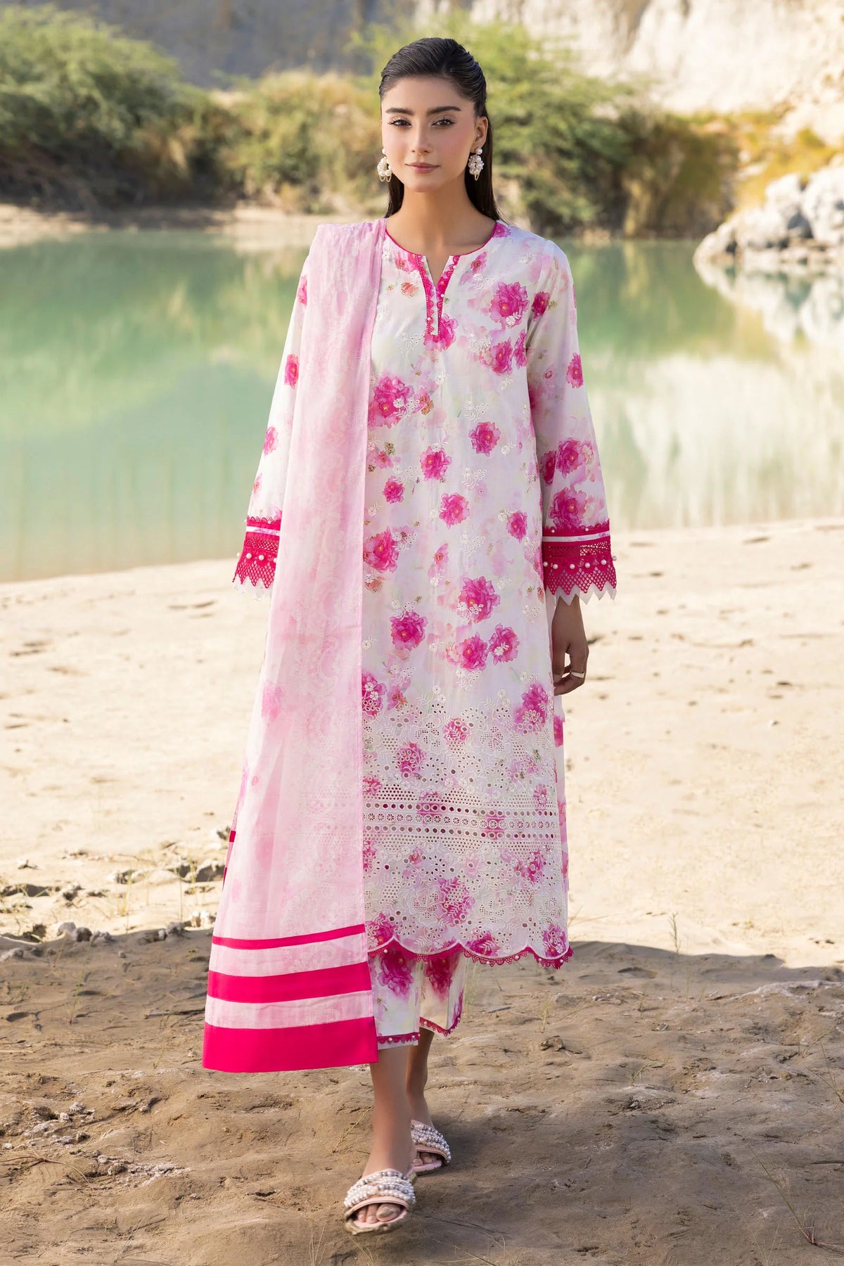 MUSCARI LUXURY CHIKANKARI COLELCTION D-30